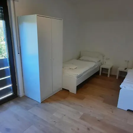 Penzini Monteurzimmer Am Rhein C Apartment *